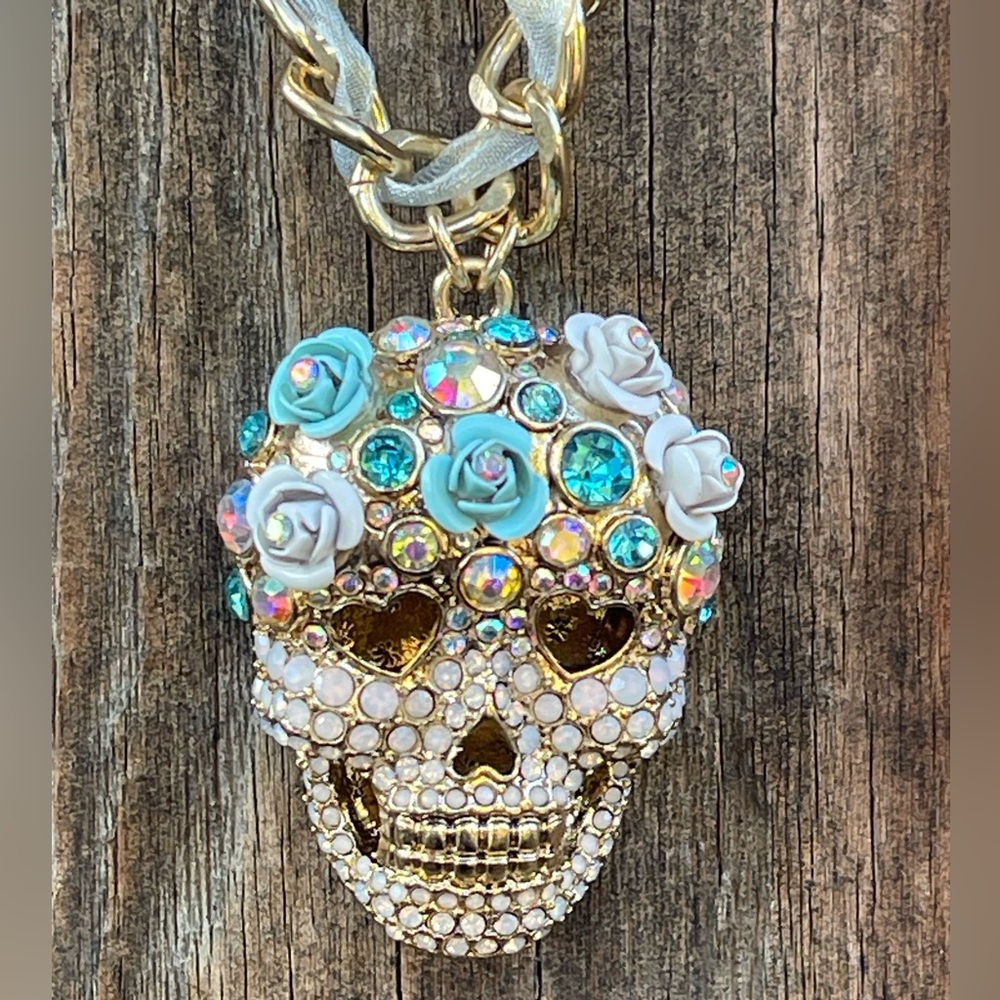 NWT Betsey Johnson Skull & Roses Necklace